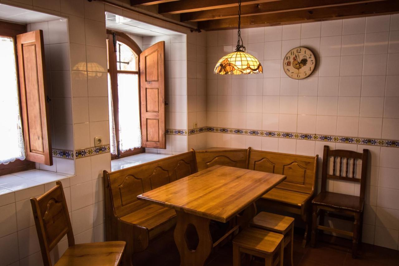 La Casa Del Abuelo Pension Hoyos del Espino Buitenkant foto
