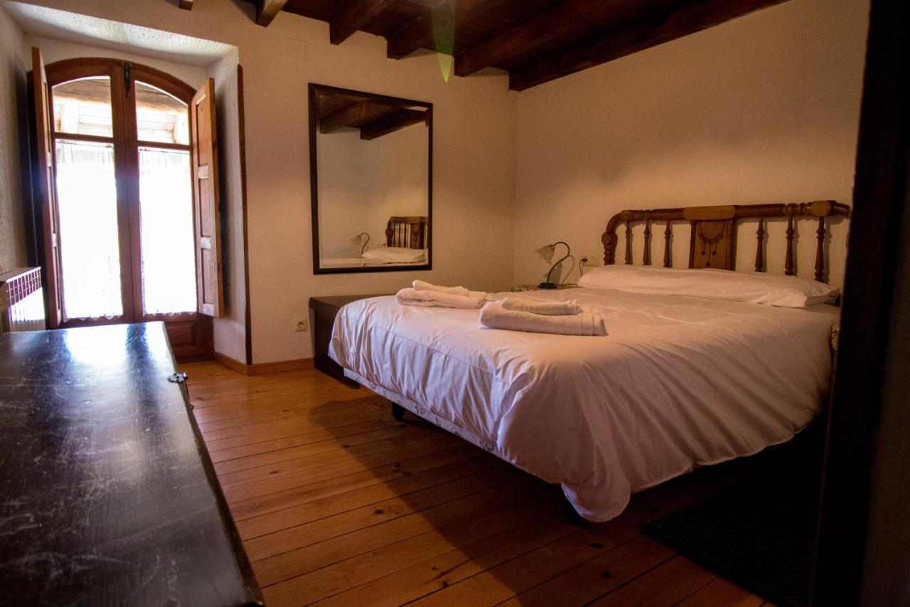 La Casa Del Abuelo Pension Hoyos del Espino Buitenkant foto
