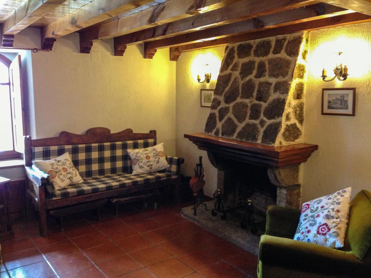 La Casa Del Abuelo Pension Hoyos del Espino Buitenkant foto