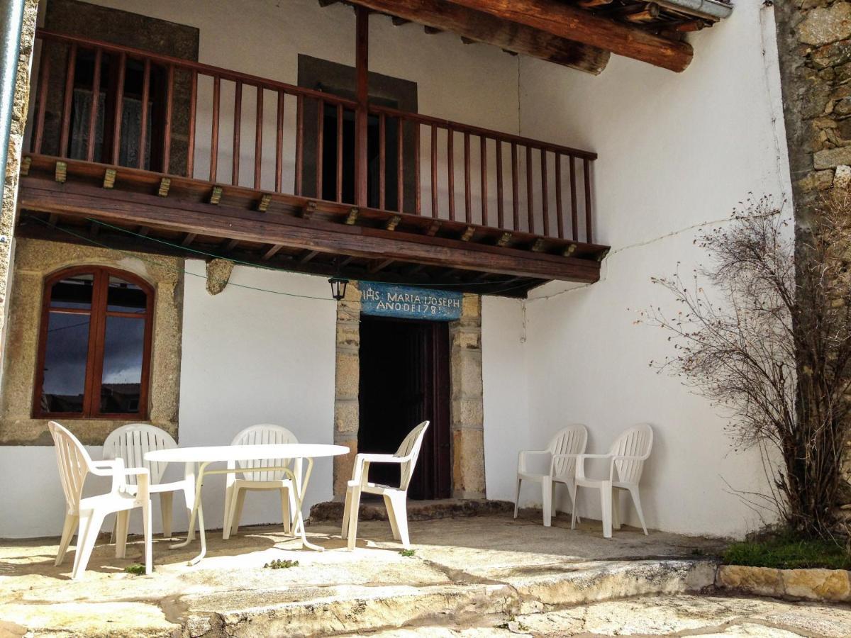La Casa Del Abuelo Pension Hoyos del Espino Buitenkant foto